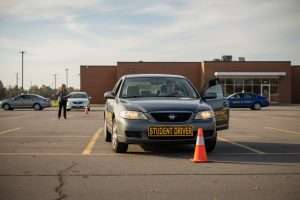 Prise sous mandat par votre auto-école : comment ça marche ?